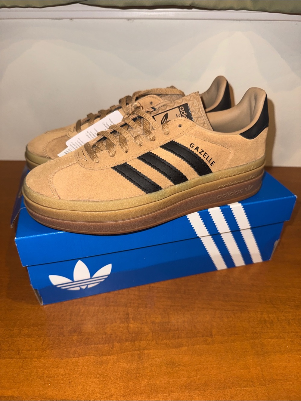 New with Box adidas Gazelle Suede Sneakers in Tan with Black Stripes size 8.5